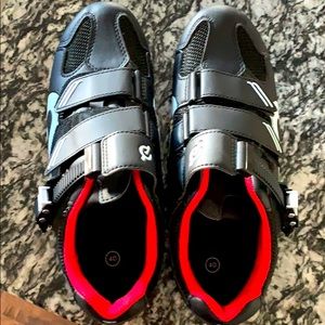 Peloton Shoes, size 40(size 9) LIKE NEW